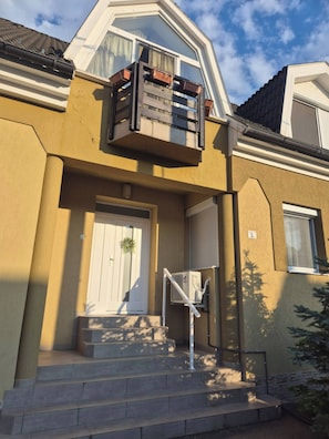 Apartment, 2 Bedrooms, Smoking | Exterior