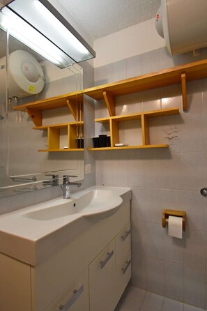 Doccia, asciugacapelli, bidet, asciugamani