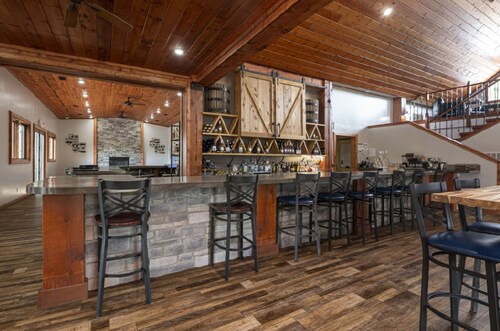 Large 3BR/4BA Cabin - Hot Tub, Private Deck & Minutes from Cedar Lake & Shawnee!