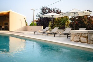 حمام سباحة