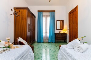 2 bedrooms, travel crib, free WiFi, bed sheets