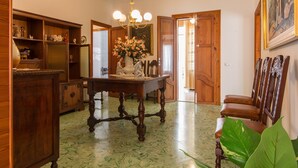 A traditional room with a wooden table, chairs, and a large green plant. - YourHouse Ca Na Fonoy (Santa Margalida)