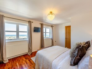 4 bedrooms, free WiFi, bed sheets