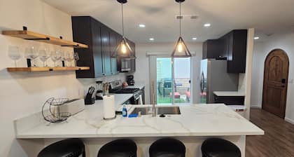 Home Close to Universities, Shopping Mall, Redlands, Conventions Center