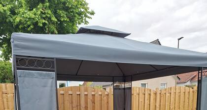 Frisch sanierte Ferienwohnung mit eigenem Garten