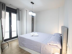 2 bedrooms, iron/ironing board, internet, bed sheets - NEW, perfect for families or work. (Armilla)