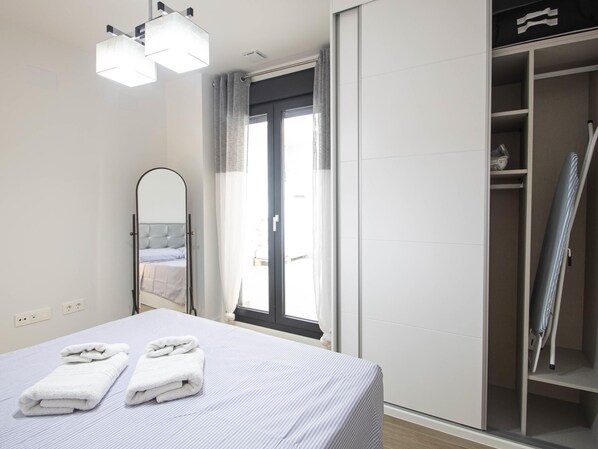 2 chambres, fer et planche à repasser, accès Internet, draps fournis