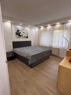 1 bedroom, iron/ironing board, travel cot, free WiFi