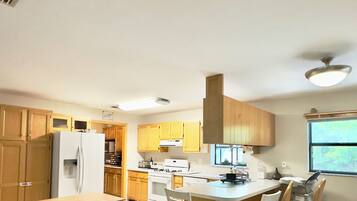 Micro-ondes, four, plaque de cuisson, lave-vaisselle