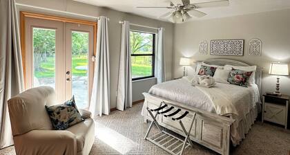 Comfortable Farmhouse Retreat Near Lake Santa Fe: Sleeps 16!