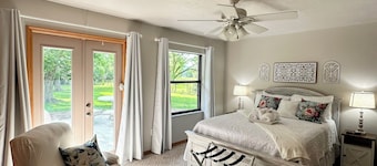 Comfortable Farmhouse Retreat Near Lake Santa Fe: Sleeps 16!