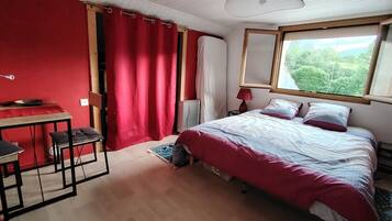 1 bedroom, WiFi, bed sheets