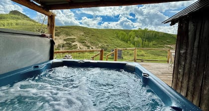 Vintage Cabin Near Steamboat with Mountain Views and Hot Tub Access