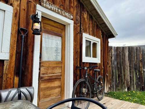 Vintage Cabin Near Steamboat with Mountain Views and Hot Tub Access