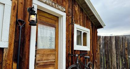 Vintage Cabin Near Steamboat with Mountain Views and Hot Tub Access