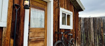 Vintage Cabin Near Steamboat with Mountain Views and Hot Tub Access