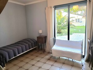 5 habitaciones, tabla de planchar con plancha y wifi gratis
