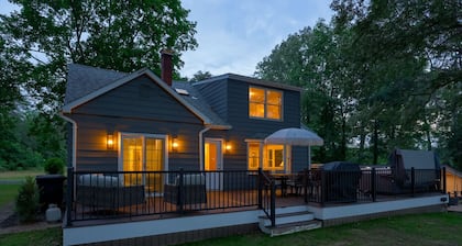 Welcome to the secluded waterfront oasis