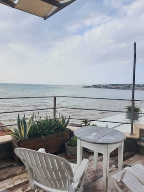 Tomannsrom – comfort, strandutsikt | Oppholdsområde