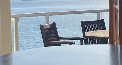 Waterfront Cabin at Currents, Otterbay, North Pender Island