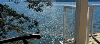 Waterfront Cabin at Currents, Otterbay, North Pender Island