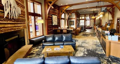 Beautiful 3BD/3BA in Sundial Lodge. Commanding views in the heart of the resort!