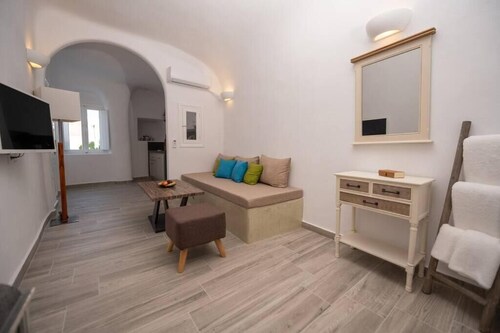 Vivid Caves 1 Bedroom Cavehouse