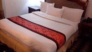 Single Room, City View | Desk, laptop workspace, free WiFi