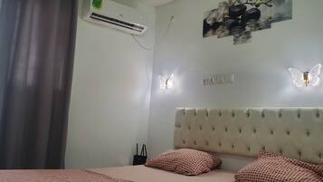 2 bedrooms, iron/ironing board, travel cot, free WiFi