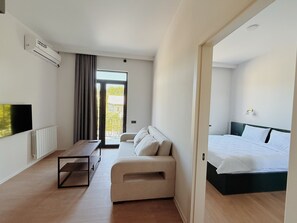 Suite estudio | Escritorio, espacio para trabajar con laptop y wifi gratis 