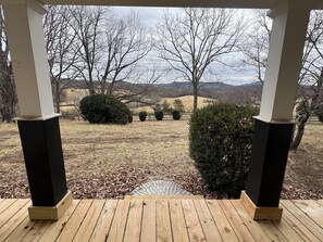 Property grounds - Peaceful Mountain Escape for Families – 3BR 2BA Farmhouse at Base of Sharp Top (Bedford)