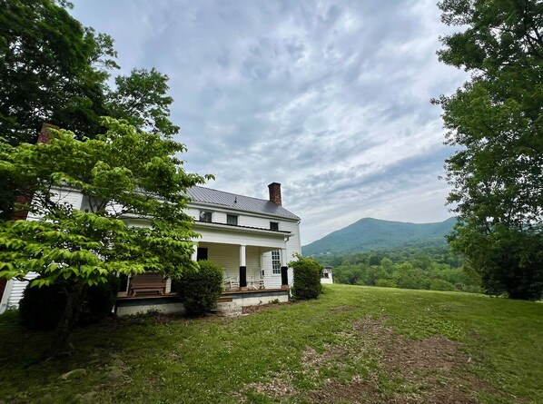 Exterior - Peaceful Mountain Escape for Families – 3BR 2BA Farmhouse at Base of Sharp Top (Bedford)