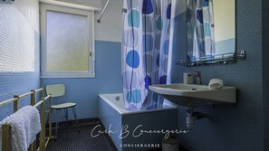 Shower, hair dryer, towels, soap - "La Maison des Plages" 10 pers - Le Cabellou Concarneau - Family home (Concarneau)