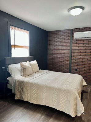 1 bedroom, WiFi, bed sheets - urban studio apartment near university in Des Moines (Des Moines)