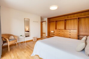 6 habitaciones, tabla de planchar con plancha, internet y ropa de cama 