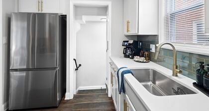 Stylish Home|Game Room W/Wet Bar|Sleeps 9|Outdoor Space