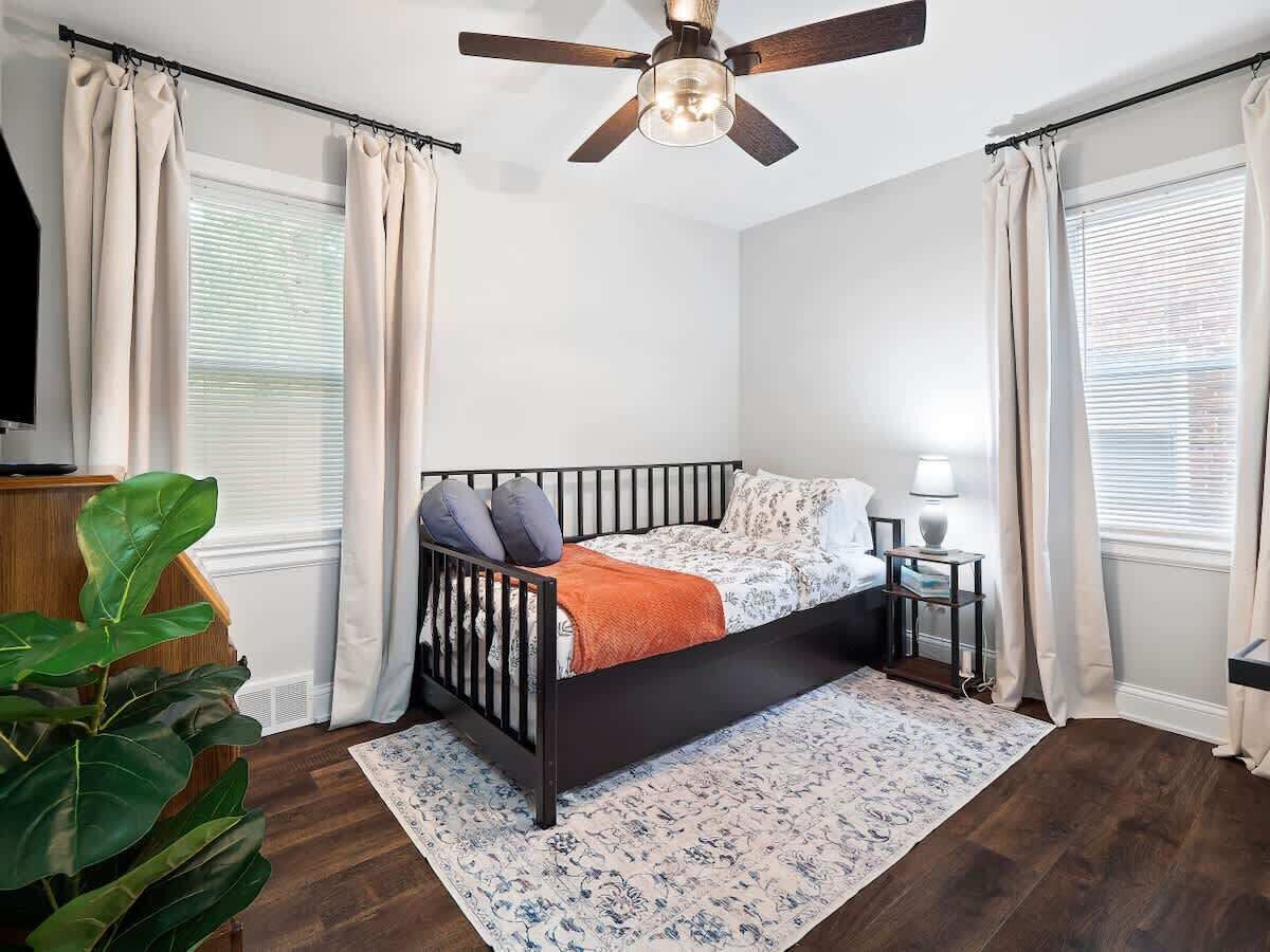 3 makuuhuonetta, silitysrauta/-lauta, vauvan matkasänky, ilmainen Wi-Fi