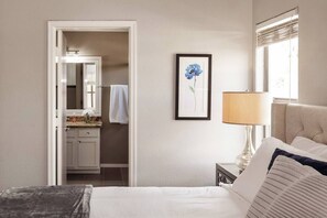 4 Schlafzimmer, Schreibtisch, Bügeleisen/Bügelbrett, Reisekinderbett