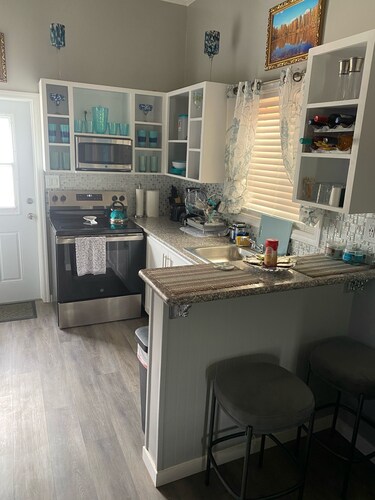 Beautiful 1BR cottage in North Palmetto Point w/ A/C, Wi-Fi, washer & dryer
