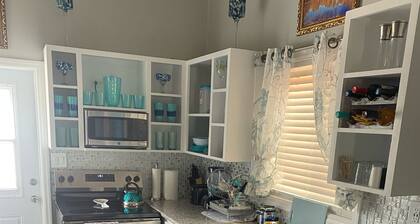 Beautiful 1BR cottage in North Palmetto Point w/ A/C, Wi-Fi, washer & dryer