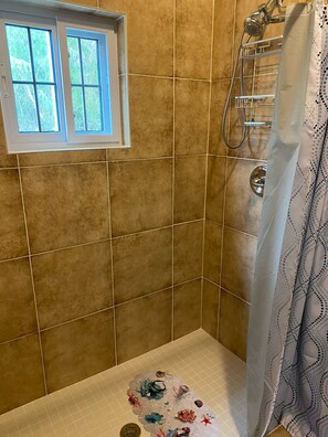 Towels, soap, toilet paper - Beautiful 1BR cottage in North Palmetto Point w/ A/C, Wi-Fi, washer & dryer (North Palmetto Point)
