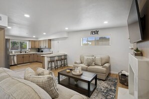 Smart TV, fireplace
