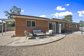 Terrace/patio - Boho on Bermuda with Private Pool in Tucson (Tucson)