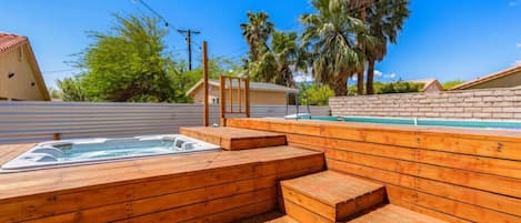 Outdoor spa tub