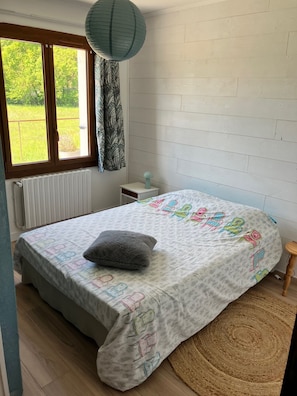 2 chambres, fer et planche à repasser, Wi-Fi, draps fournis