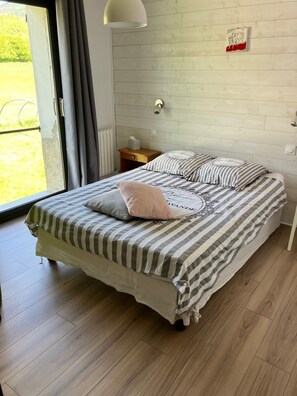 2 habitaciones, tabla de planchar con plancha, wifi y ropa de cama 