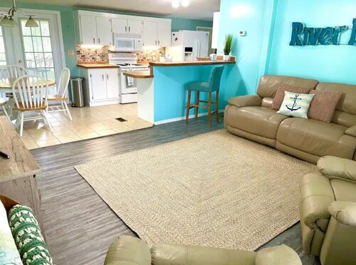 3 BR 2 BA House w/Dock on Deep Canal in Bass Capital