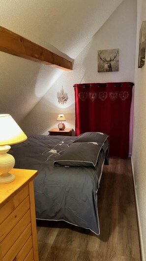 Iron/ironing board, free WiFi, bed sheets
