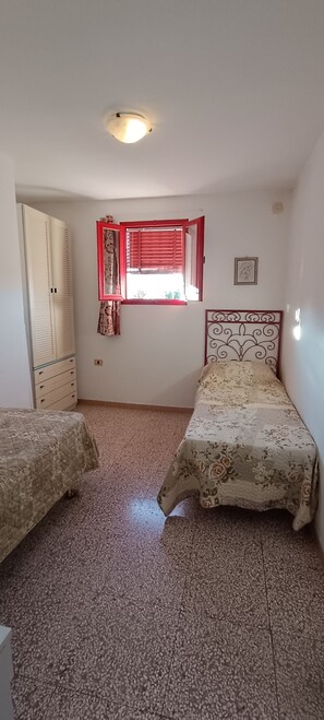 2 Schlafzimmer, Bügeleisen/Bügelbrett, Bettwäsche