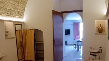 2 bedrooms, iron/ironing board, bed sheets